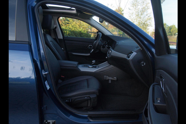 BMW 3 Serie Touring 330e eDrive Touring 292 PK | plug-in Hybride | Leder interieur | Panoramadak | Camera | Apple Carplay |