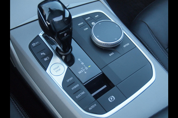 BMW 3 Serie Touring 330e eDrive Touring 292 PK | plug-in Hybride | Leder interieur | Panoramadak | Camera | Apple Carplay |