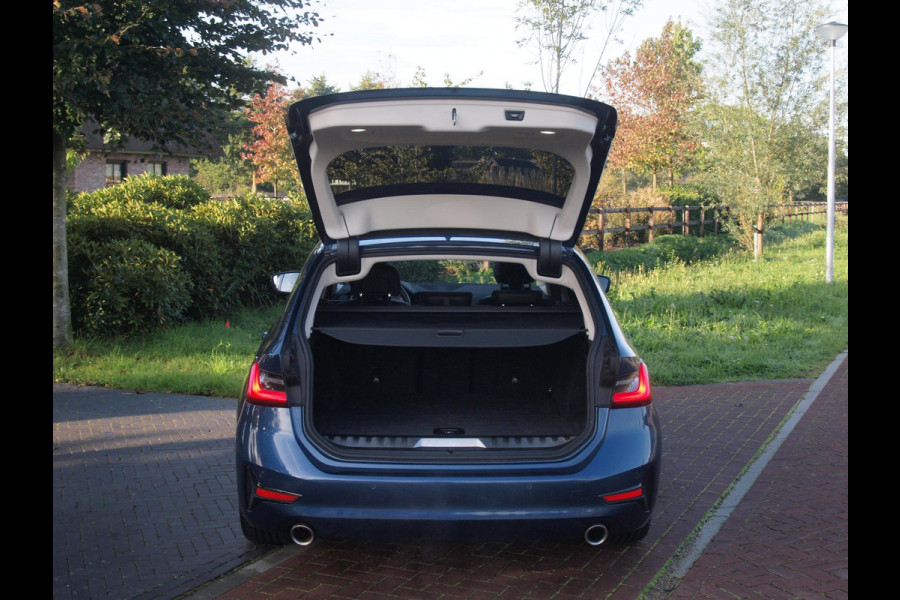 BMW 3 Serie Touring 330e eDrive Touring 292 PK | plug-in Hybride | Leder interieur | Panoramadak | Camera | Apple Carplay |
