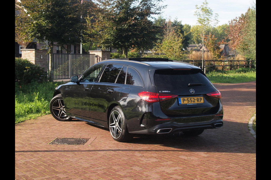 Mercedes-Benz C-Klasse Estate 300 e AMG Line | Panoramadak | AMG-Pakket | Night Pack | Burmester | Camera | Sfeerverlichting | NL-Auto |