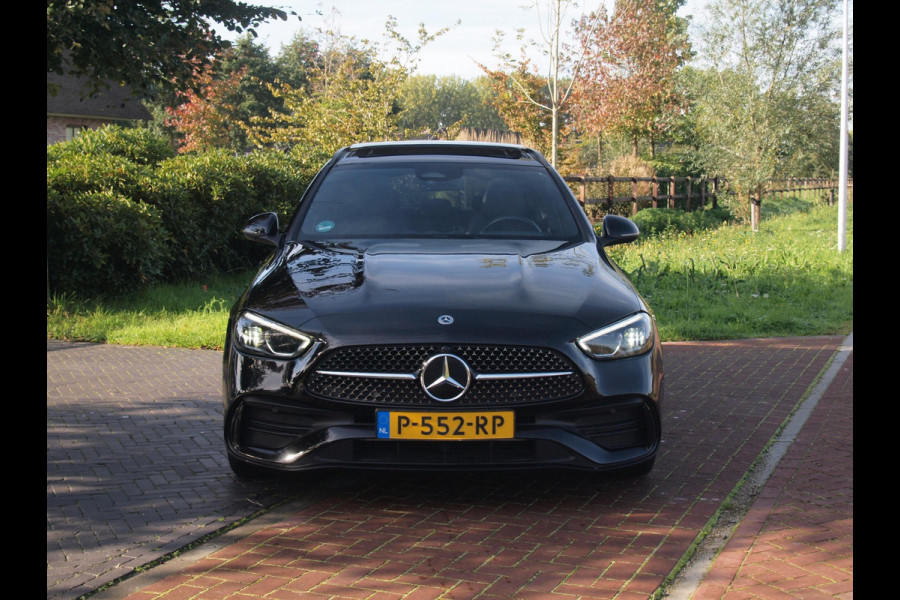 Mercedes-Benz C-Klasse Estate 300 e AMG Line | Panoramadak | AMG-Pakket | Night Pack | Burmester | Camera | Sfeerverlichting | NL-Auto |
