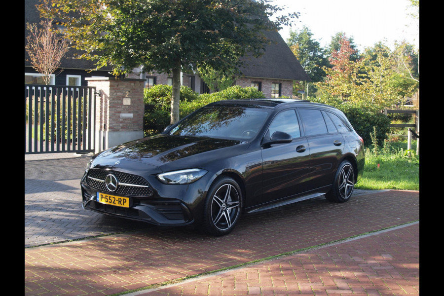 Mercedes-Benz C-Klasse Estate 300 e AMG Line | Panoramadak | AMG-Pakket | Night Pack | Burmester | Camera | Sfeerverlichting | NL-Auto |