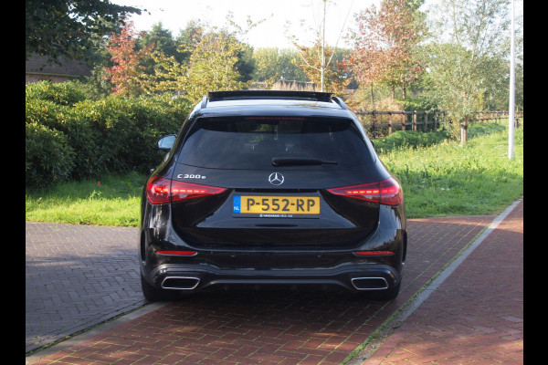 Mercedes-Benz C-Klasse Estate 300 e AMG Line | Panoramadak | AMG-Pakket | Night Pack | Burmester | Camera | Sfeerverlichting | NL-Auto |