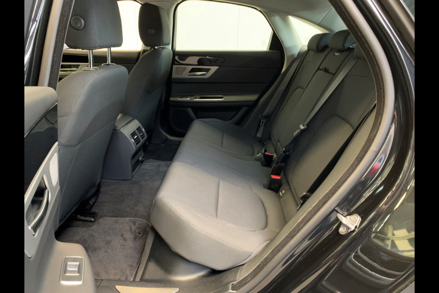 Jaguar XF 2.0t Prestige VIRTUAL COCKPIT-NAVI-LANE ASSIST-ECC-PDC-LED VERLICHTING-CRUISE CONTROL