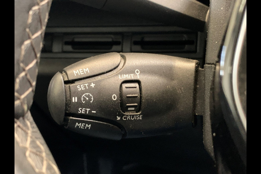 Peugeot 3008 1.2 Turbo 131PK PureTech Blue Lease Executive NAVIGATIE-VOL LEDER-AIRCO/ECC-CAMERA-PDC-DIGI.COCKPIT