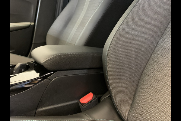 Peugeot 208 1.2 PureTech Allure 100PK LEDER-CAMERA-NAVI by CARPLAY-LMV-PDC-CRUISE CONTROL