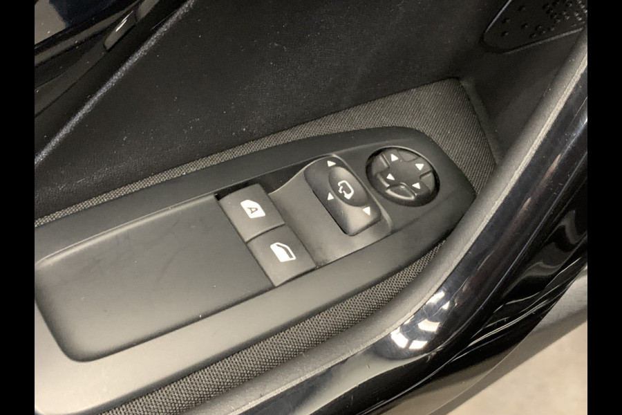 Peugeot 208 1.2 PureTech Signature NAVIGATIE-AIRCO-PDC-CRUISE CONTROL-5DEURS
