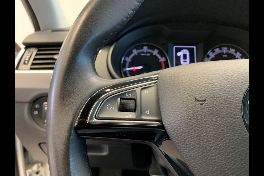 Škoda Octavia Combi 1.0 TSI Greentech Ambition Business NAVI-ECC-LMV-PDC-TREKHAAK-CRUISE CONTROL-NW. MODEL