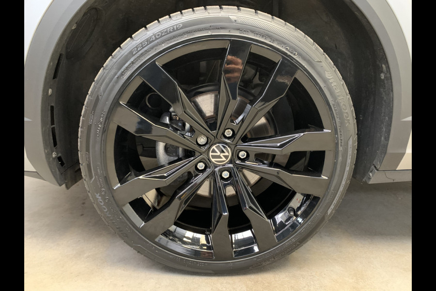 Volkswagen T-Roc 1.5 TSI 150PK R-Line Black Line IQ LIGHT-CAMERA-NAVI-ADAPT.CRUISE-LANE ASSIST-PDC-LMV-ECC