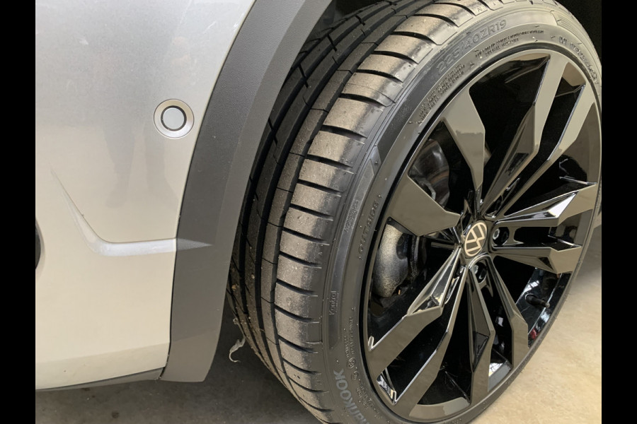 Volkswagen T-Roc 1.5 TSI 150PK R-Line Black Line IQ LIGHT-CAMERA-NAVI-ADAPT.CRUISE-LANE ASSIST-PDC-LMV-ECC