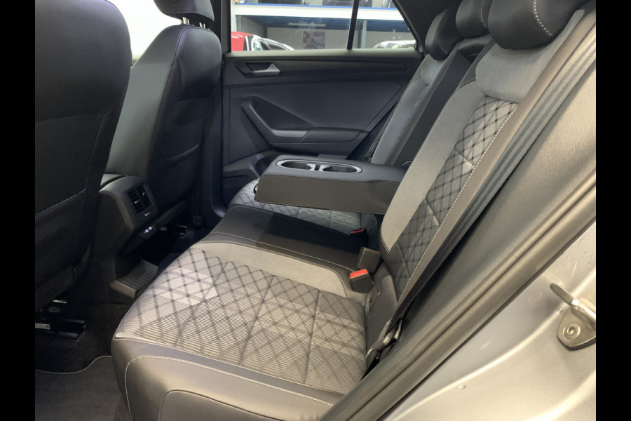 Volkswagen T-Roc 1.5 TSI 150PK R-Line Black Line IQ LIGHT-CAMERA-NAVI-ADAPT.CRUISE-LANE ASSIST-PDC-LMV-ECC