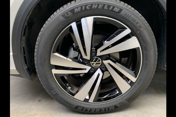 Volkswagen T-Roc 1.5 TSI R-Line 150PK IQ LIGHT-CAMERA-NAVI-ADAPT.CRUISE-LANE ASSIST-PDC-LMV-ECC