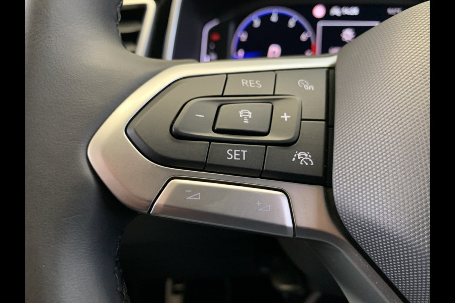 Volkswagen T-Roc 1.5 TSI R-Line 150PK IQ LIGHT-CAMERA-NAVI-ADAPT.CRUISE-LANE ASSIST-PDC-LMV-ECC