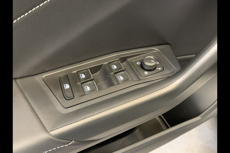 Volkswagen T-Roc 1.5 TSI R-Line 150PK IQ LIGHT-CAMERA-NAVI-ADAPT.CRUISE-LANE ASSIST-PDC-LMV-ECC