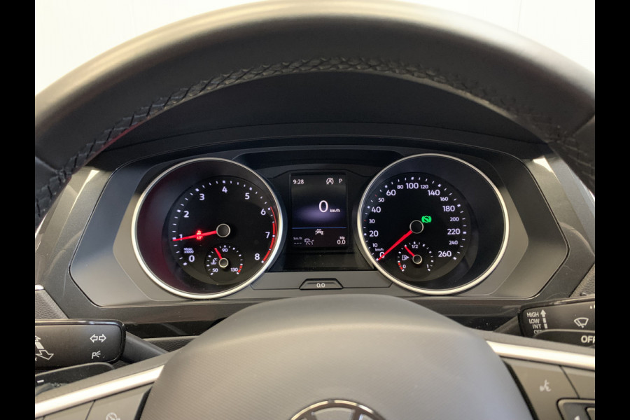 Volkswagen Tiguan 1.5 TSI Elegance NAVI-ECC-PARK ASSIST-SPORT.INT-ADAPTIVE CRUISE-LMV-LANE ASSIST