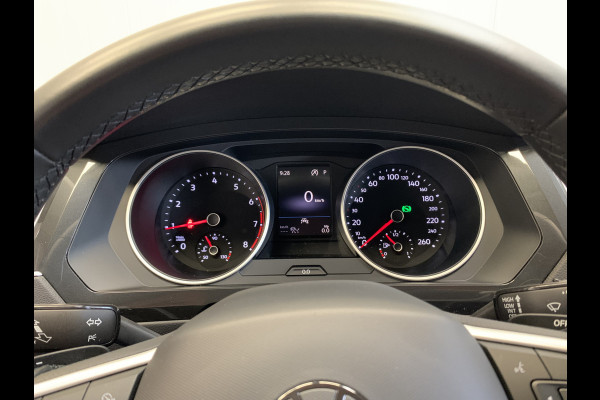 Volkswagen Tiguan 1.5 TSI Elegance NAVI-ECC-PARK ASSIST-SPORT.INT-ADAPTIVE CRUISE-LMV-LANE ASSIST