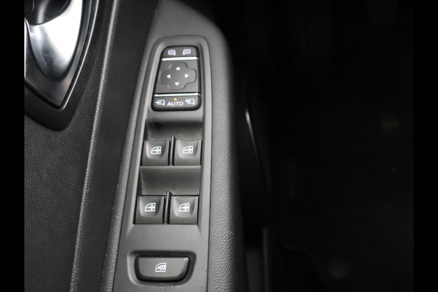Renault Captur 0.9 TCe INTENS *NIEUWE DB KETTING* Renault Captur 0.9 TCe INTENS + CAMERA / TREKHAAK / NAVIGATIE / DAB / LED