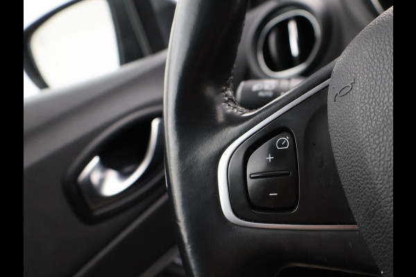 Renault Captur 0.9 TCe INTENS *NIEUWE DB KETTING* Renault Captur 0.9 TCe INTENS + CAMERA / TREKHAAK / NAVIGATIE / DAB / LED