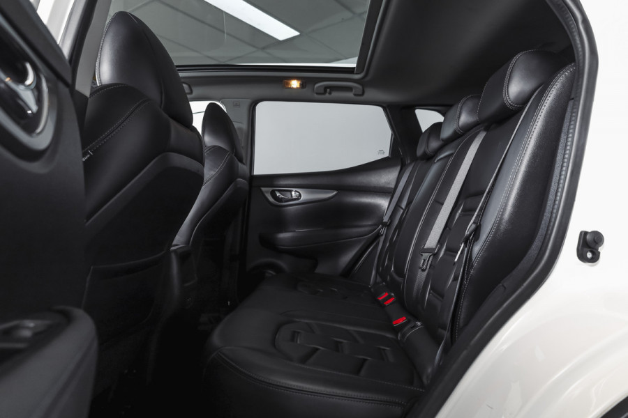 Nissan QASHQAI 1.3 DIG-T 158 PK Premium Edition - Automaat | Trekhaak | Pano | Leder | Cruise | Elek. stoel | 360 Camera | NAV | ECC | LM 19" |