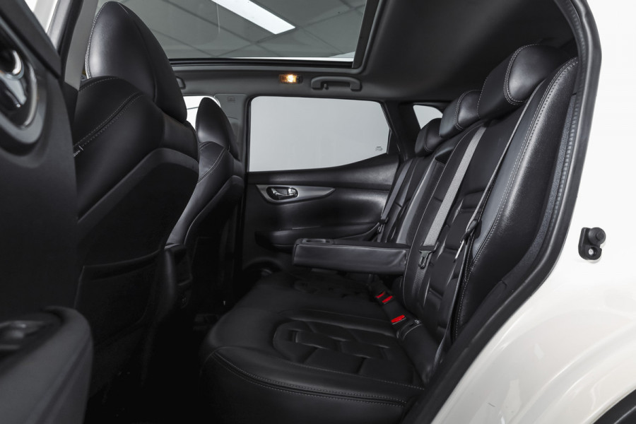 Nissan QASHQAI 1.3 DIG-T 158 PK Premium Edition - Automaat | Trekhaak | Pano | Leder | Cruise | Elek. stoel | 360 Camera | NAV | ECC | LM 19" |