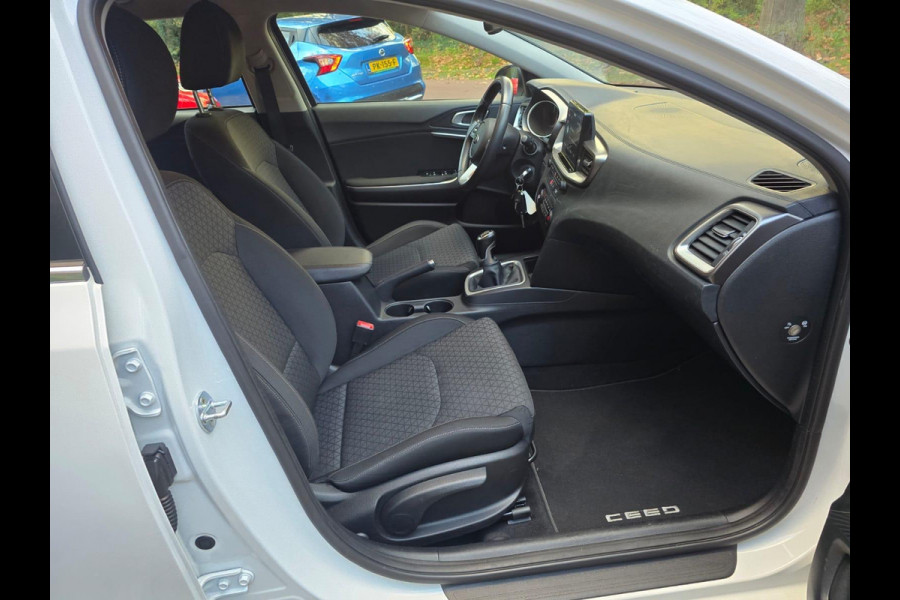 Kia Ceed Sportswagon 1.0 T-GDi DynamicLine | 1E EIGENAAR | 3/6 OF 12MND GARANTIE | CRUISE | TREKHAAK | AIRCO | LMV |