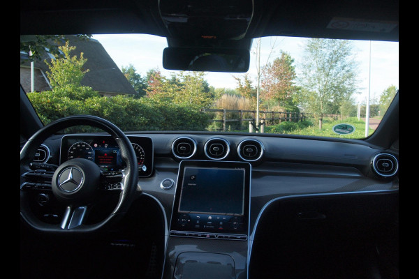 Mercedes-Benz C-Klasse Estate 300 e AMG Line | Panoramadak | AMG-Pakket | Night Pack | Burmester | Camera | Sfeerverlichting | NL-Auto |