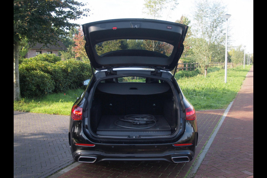 Mercedes-Benz C-Klasse Estate 300 e AMG Line | Panoramadak | AMG-Pakket | Night Pack | Burmester | Camera | Sfeerverlichting | NL-Auto |