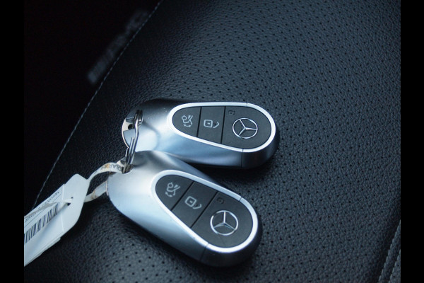Mercedes-Benz C-Klasse Estate 300 e AMG Line | Panoramadak | AMG-Pakket | Night Pack | Burmester | Camera | Sfeerverlichting | NL-Auto |