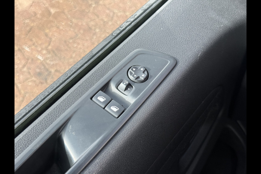 Opel e-Vivaro e-Vivaro 75kWh 136PK