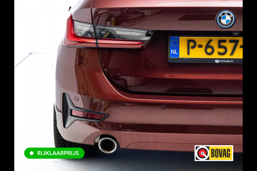 BMW 3 Serie Touring 320e Business Edition Plus | Camera | PDC V+A | Elec. achterklep | Cruise | Navigatie pro | Afn.Trekhaak Apple carplay/Android auto, Lederen bekleding, 18"LMV