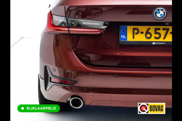 BMW 3 Serie Touring 320e Business Edition Plus | Camera | PDC V+A | Elec. achterklep | Cruise | Navigatie pro | Afn.Trekhaak Apple carplay/Android auto, Lederen bekleding, 18"LMV