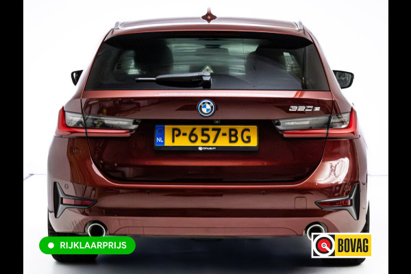 BMW 3 Serie Touring 320e Business Edition Plus | Camera | PDC V+A | Elec. achterklep | Cruise | Navigatie pro | Afn.Trekhaak Apple carplay/Android auto, Lederen bekleding, 18"LMV