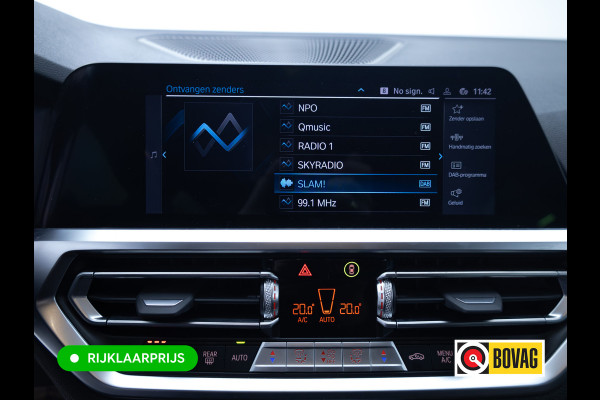 BMW 3 Serie Touring 320e Business Edition Plus | Camera | PDC V+A | Elec. achterklep | Cruise | Navigatie pro | Afn.Trekhaak Apple carplay/Android auto, Lederen bekleding, 18"LMV
