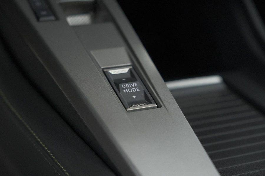 Peugeot 408 1.2 Hybrid 136 e-DCS6 GT | 360 Camera | Elektrische kofferklep | Dodehoekdetectie | Alcantara Stoelen