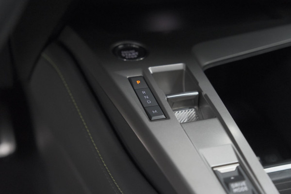 Peugeot 408 1.2 Hybrid 136 e-DCS6 GT | 360 Camera | Elektrische kofferklep | Dodehoekdetectie | Alcantara Stoelen