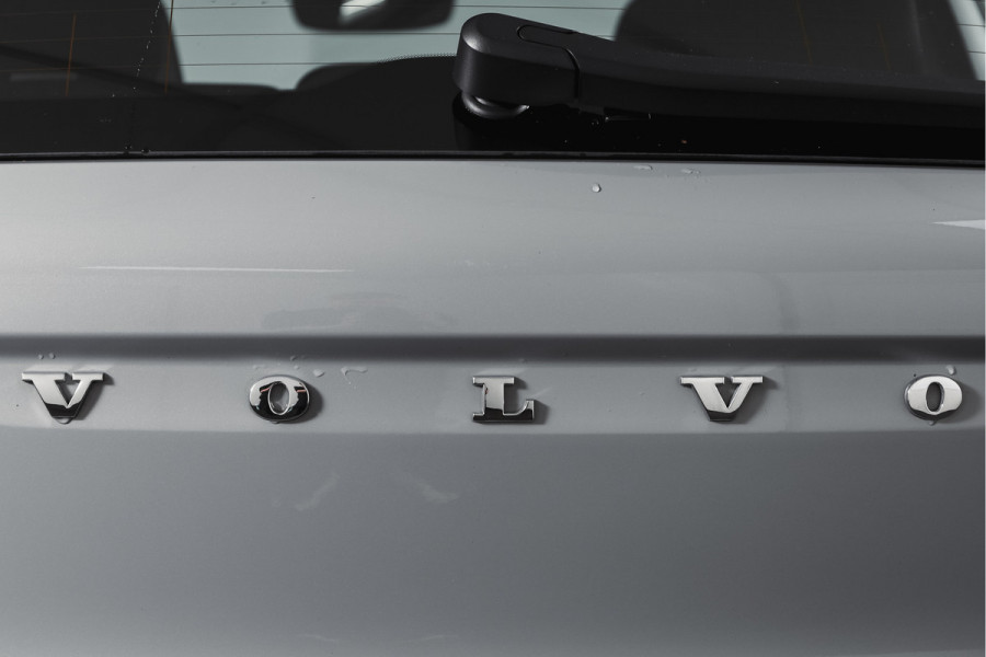 Volvo XC40 2.0 B3 165 PK Core | Elek. Trekhaak  | Adapt. Cruise | Stoel-+Stuurverw. | Camera | NAV + Carplay | ECC | LM 18" |