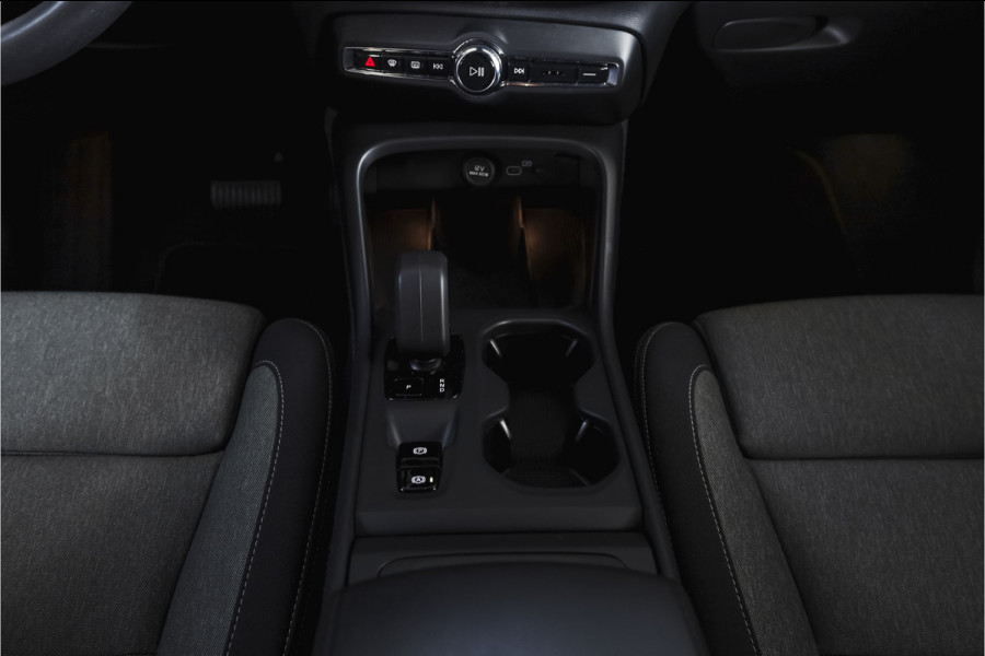 Volvo XC40 2.0 B3 165 PK Core | Elek. Trekhaak  | Adapt. Cruise | Stoel-+Stuurverw. | Camera | NAV + Carplay | ECC | LM 18" |