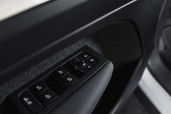 Volvo XC40 2.0 B3 165 PK Core | Elek. Trekhaak  | Adapt. Cruise | Stoel-+Stuurverw. | Camera | NAV + Carplay | ECC | LM 18" |