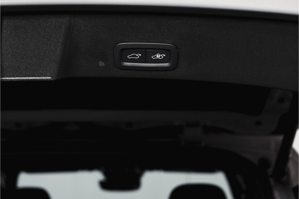 Volvo XC40 2.0 B3 165 PK Core | Elek. Trekhaak  | Adapt. Cruise | Stoel-+Stuurverw. | Camera | NAV + Carplay | ECC | LM 18" |