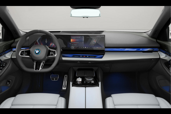 BMW i5 Touring eDrive40 - M-Sport - Pano - Trekhaak - Driving Ass Prof