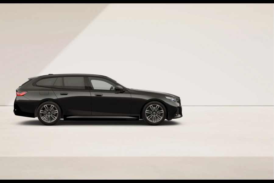 BMW i5 Touring eDrive40 - M-Sport - Pano - Trekhaak - Driving Ass Prof
