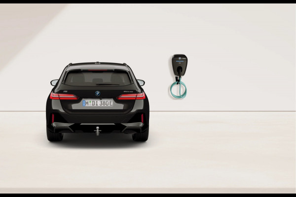 BMW i5 Touring eDrive40 - M-Sport - Pano - Trekhaak - Driving Ass Prof