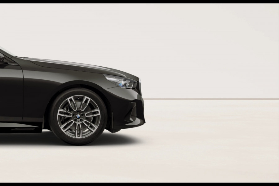 BMW i5 Touring eDrive40 - M-Sport - Pano - Trekhaak - Driving Ass Prof