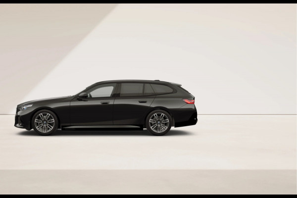 BMW i5 Touring eDrive40 - M-Sport - Pano - Trekhaak - Driving Ass Prof