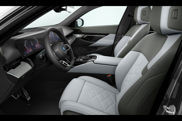 BMW i5 Touring eDrive40 - M-Sport - Pano - Trekhaak - Driving Ass Prof