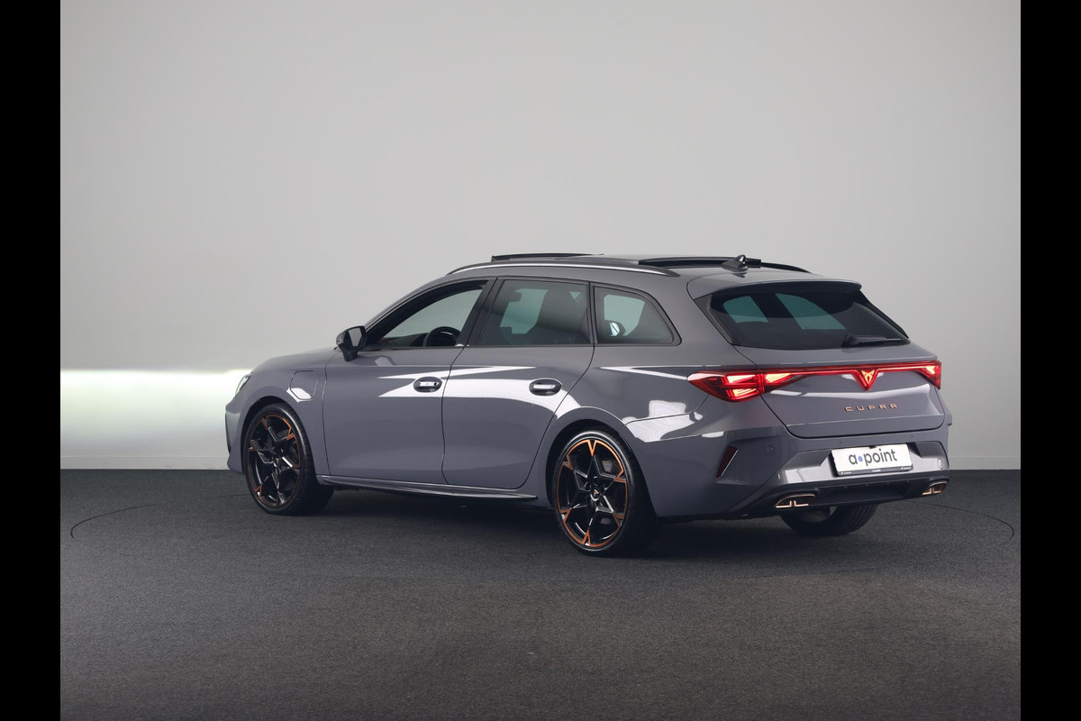 CUPRA Leon 1.5 TSI e-Hybrid VZ Performance 272 pk Automaat (DSG) | Navigatie | Panoramadak | Parkeersensoren | Achteruitrijcamera | Stoelverwarming | Keyless | Sennheiser Geluidssysteem |  LED Matrix koplampen | Alcantara bekleding |