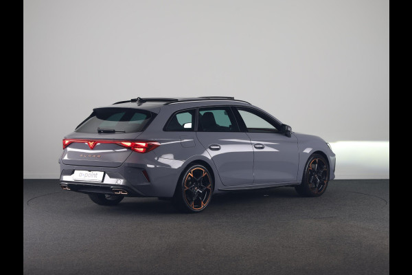 CUPRA Leon 1.5 TSI e-Hybrid VZ Performance 272 pk Automaat (DSG) | Navigatie | Panoramadak | Parkeersensoren | Achteruitrijcamera | Stoelverwarming | Keyless | Sennheiser Geluidssysteem |  LED Matrix koplampen | Alcantara bekleding |