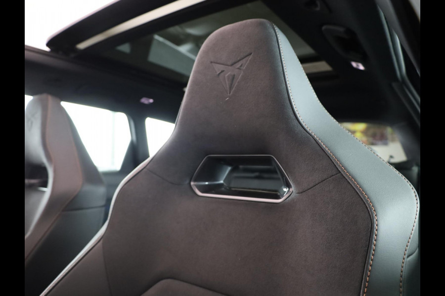CUPRA Leon 1.5 TSI e-Hybrid VZ Performance 272 pk Automaat (DSG) | Navigatie | Panoramadak | Parkeersensoren | Achteruitrijcamera | Stoelverwarming | Keyless | Sennheiser Geluidssysteem |  LED Matrix koplampen | Alcantara bekleding |