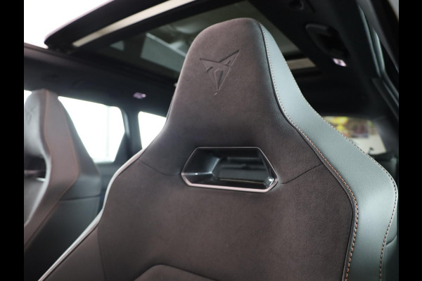CUPRA Leon 1.5 TSI e-Hybrid VZ Performance 272 pk Automaat (DSG) | Navigatie | Panoramadak | Parkeersensoren | Achteruitrijcamera | Stoelverwarming | Keyless | Sennheiser Geluidssysteem |  LED Matrix koplampen | Alcantara bekleding |