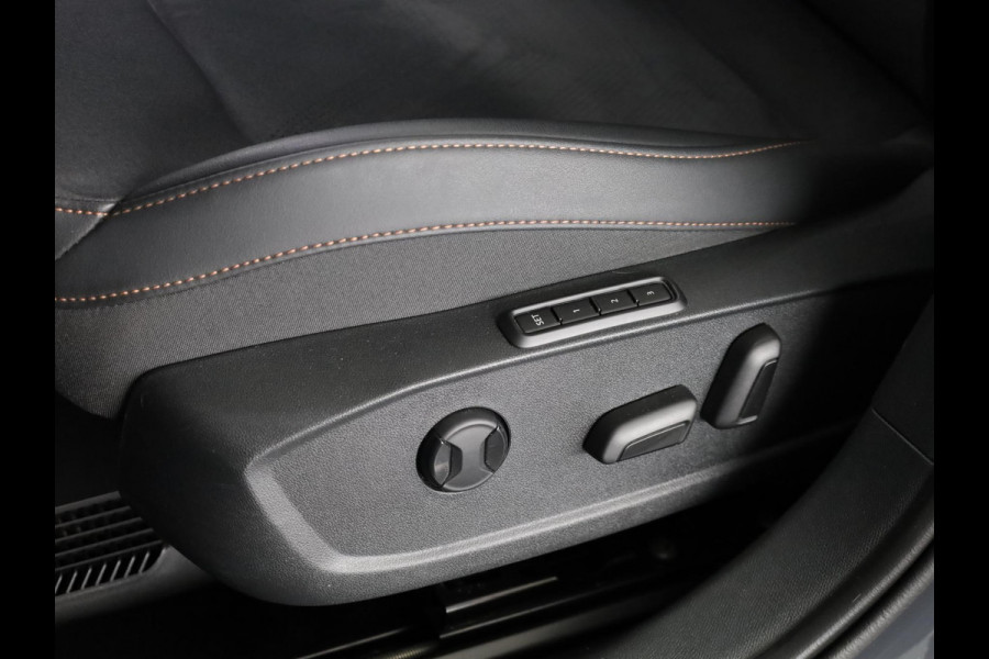 CUPRA Leon 1.5 TSI e-Hybrid VZ Performance 272 pk Automaat (DSG) | Navigatie | Panoramadak | Parkeersensoren | Achteruitrijcamera | Stoelverwarming | Keyless | Sennheiser Geluidssysteem |  LED Matrix koplampen | Alcantara bekleding |